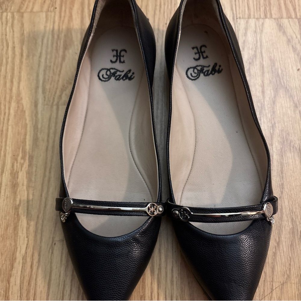 Vero Cuoio Black Flats with Bow Detail